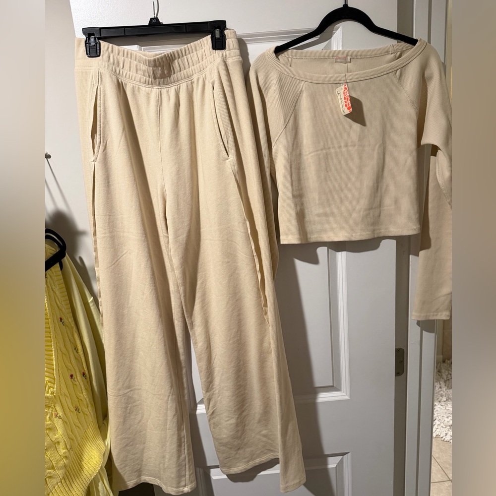 Free People Ribbed 2 piece set size L 🔥🔥